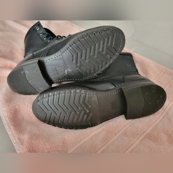 Frye Black Veronica Leather Combat Boots, size 5.5 - Picture 9 of 13